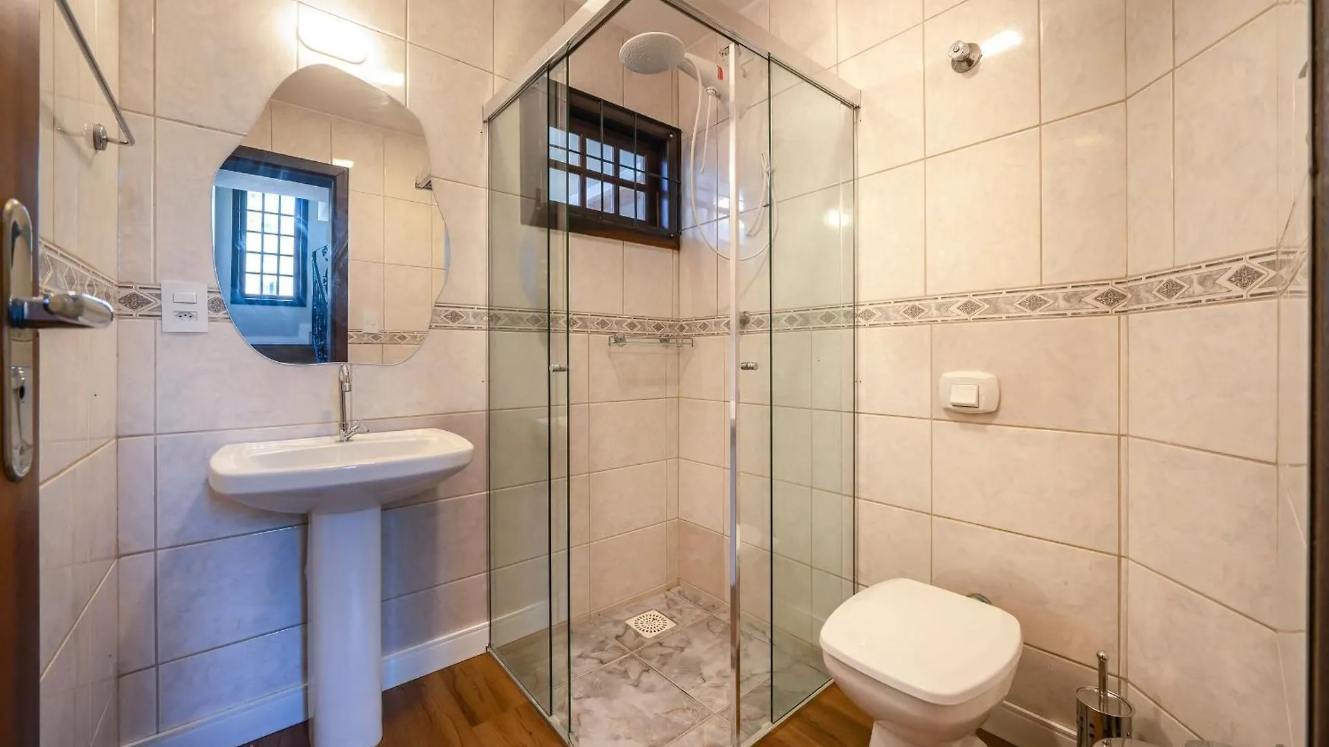 ボンバス Casa Alto Padrao Com Piscina P/15 Pessoasヴィラ