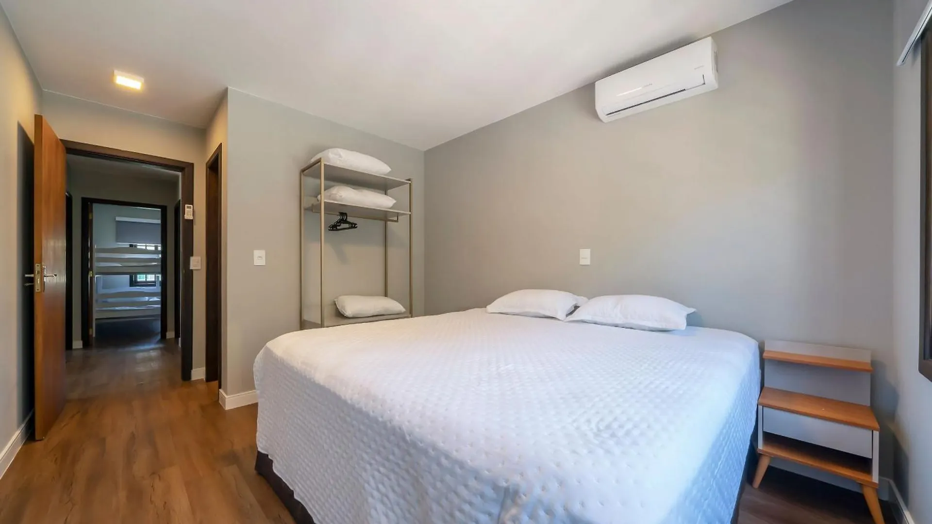 ボンバス Casa Alto Padrao Com Piscina P/15 Pessoasヴィラ 0*,  ブラジル