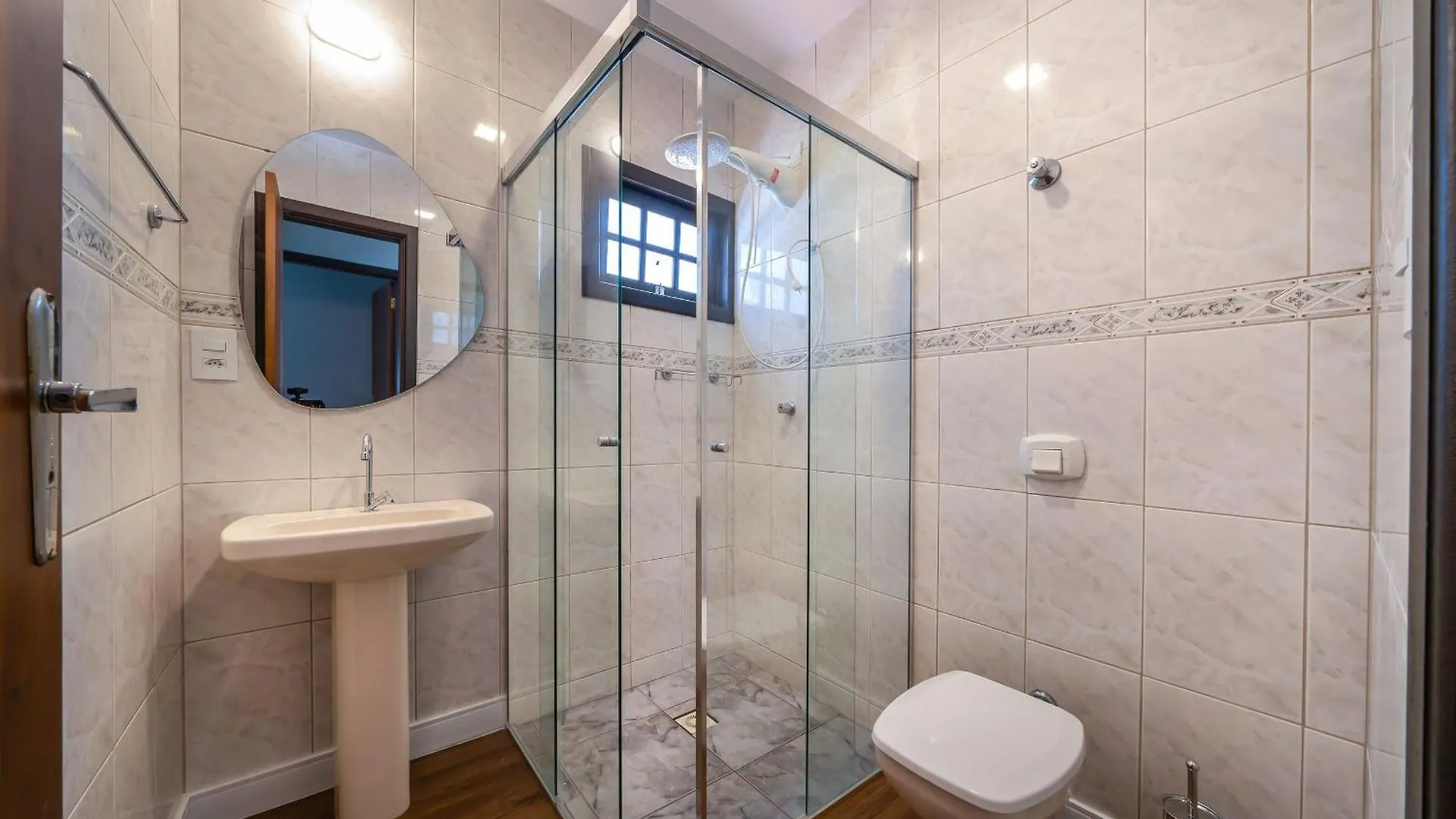 別荘 ボンバス Casa Alto Padrao Com Piscina P/15 Pessoasヴィラ